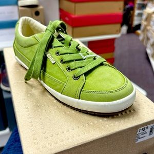 Taos Moc Star 2 Brand New